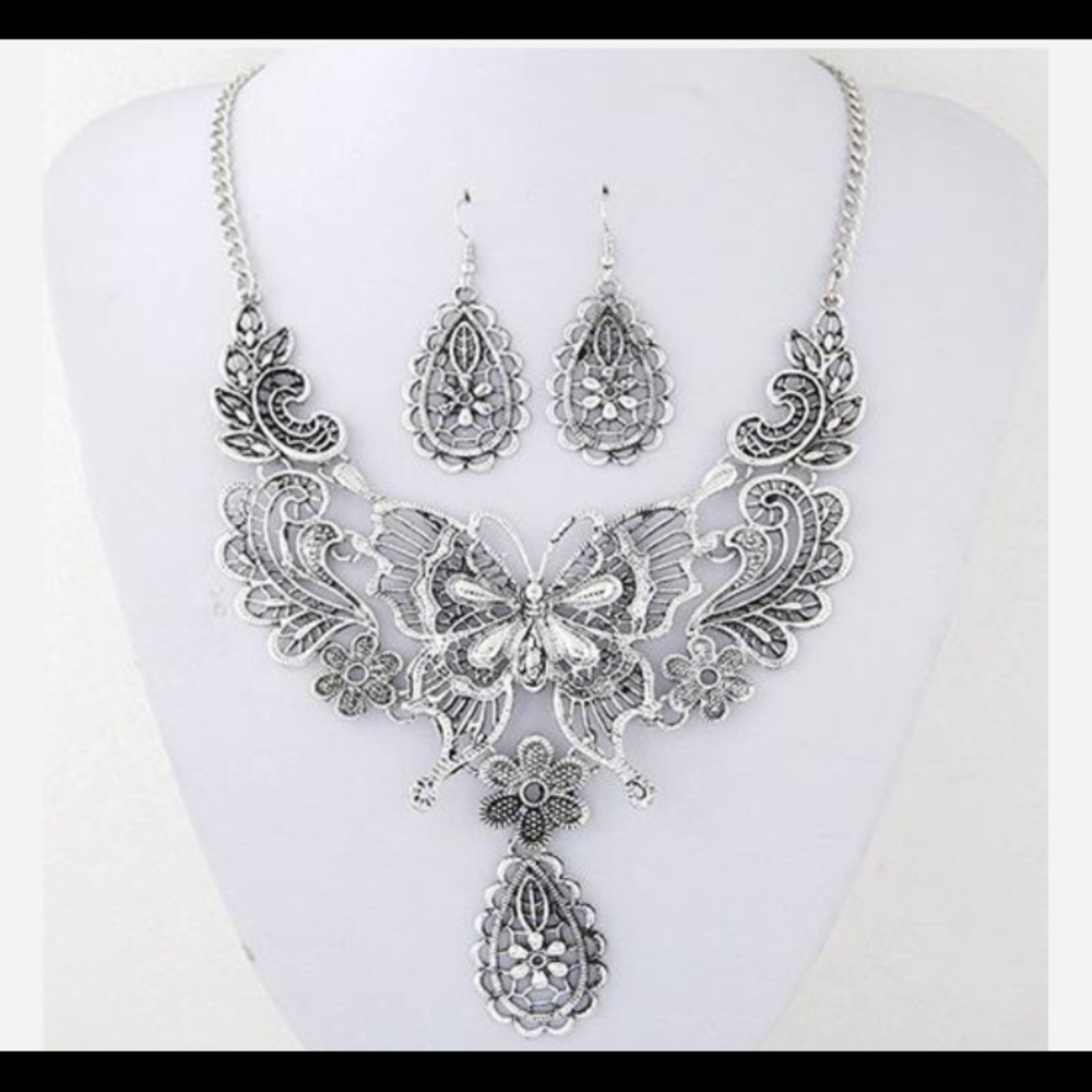 Beautiful Butterfly Necklace